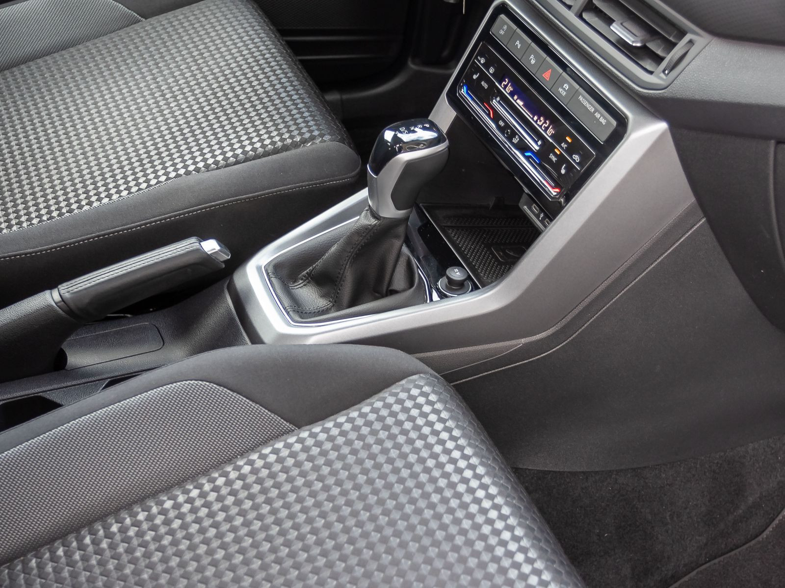 Volkswagen T-Cross 1.0 TSI DSG ACTIVE, ParkAssist, Rückfahrkamera, Digital Cockpit Pro, App-Connect