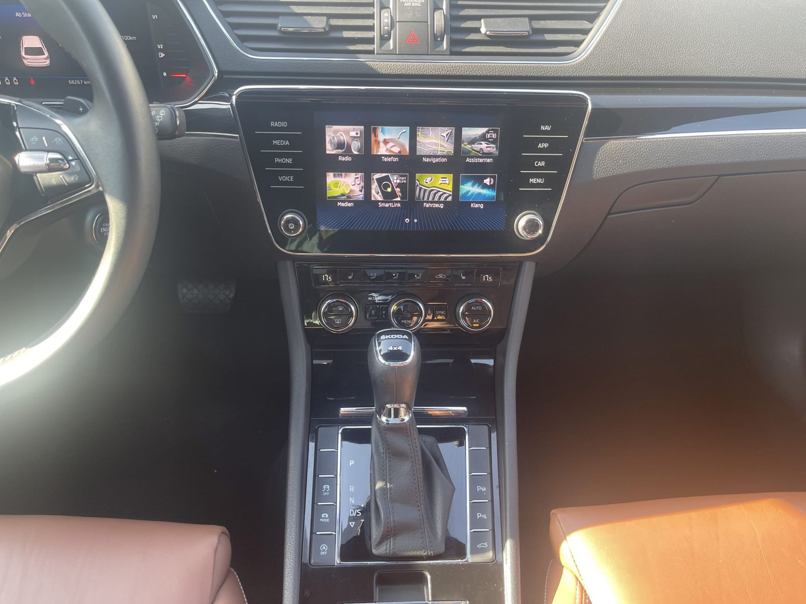 Skoda Superb Combi L&K 2.0TDI 4x4 DSG LED Standhzg Panorama AHK