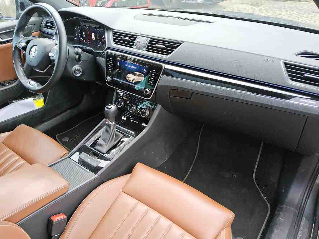 Skoda Superb Combi L&K 2.0TDI 4x4 DSG LED Standhzg Panorama AHK