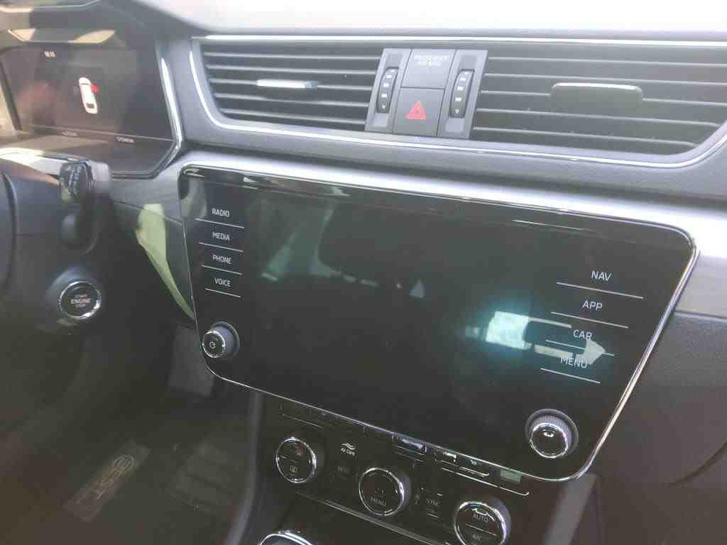 Skoda Superb Combi Ambition 1.5TSI DSG Navi LED ACC EPH
