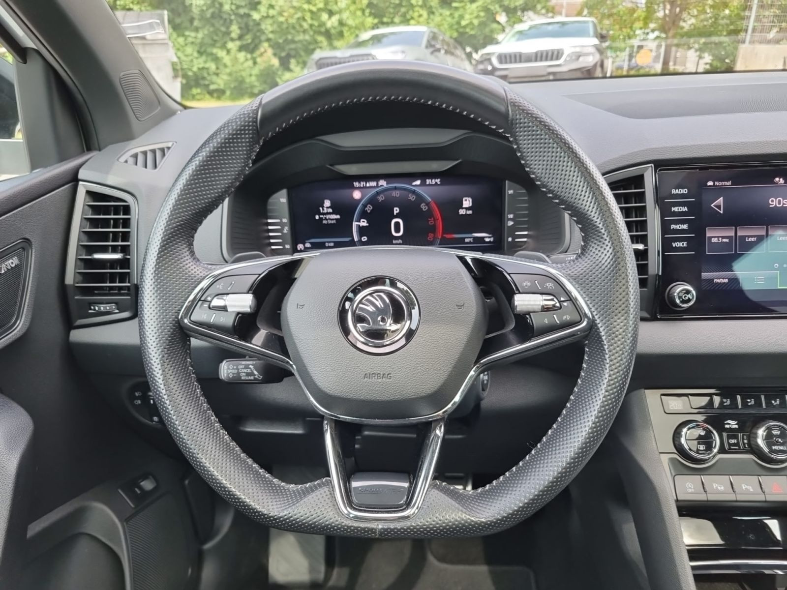 Skoda Karoq Sportline 2.0TSI 4x4 DSG Navi LED Panorama ACC AHK