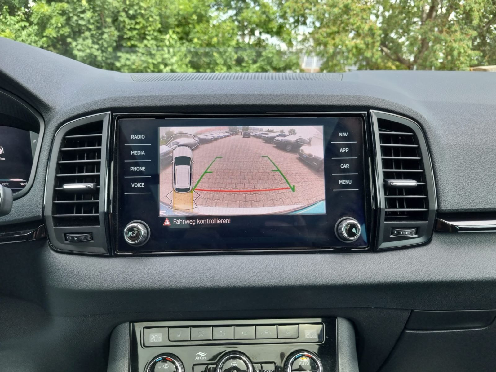 Skoda Karoq Sportline 2.0TSI 4x4 DSG Navi LED Panorama ACC AHK