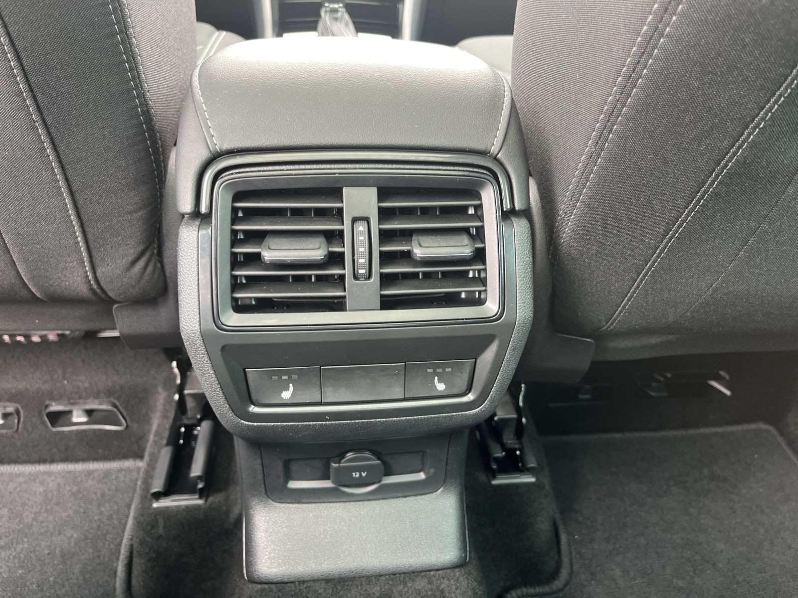 Skoda Karoq Sportline 1.5TSI DSG Navi LED Panorama ACC AHK