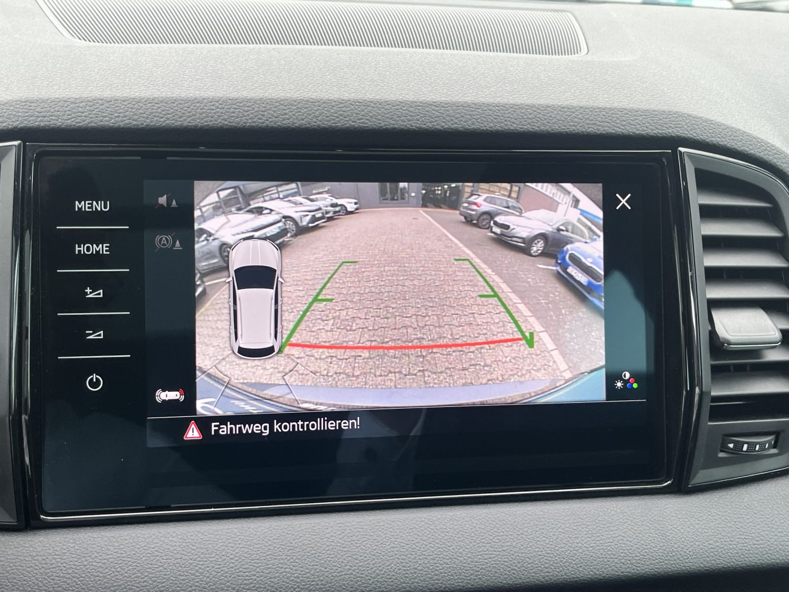 Skoda Karoq Sportline 1.5TSI DSG Navi LED Panorama ACC AHK