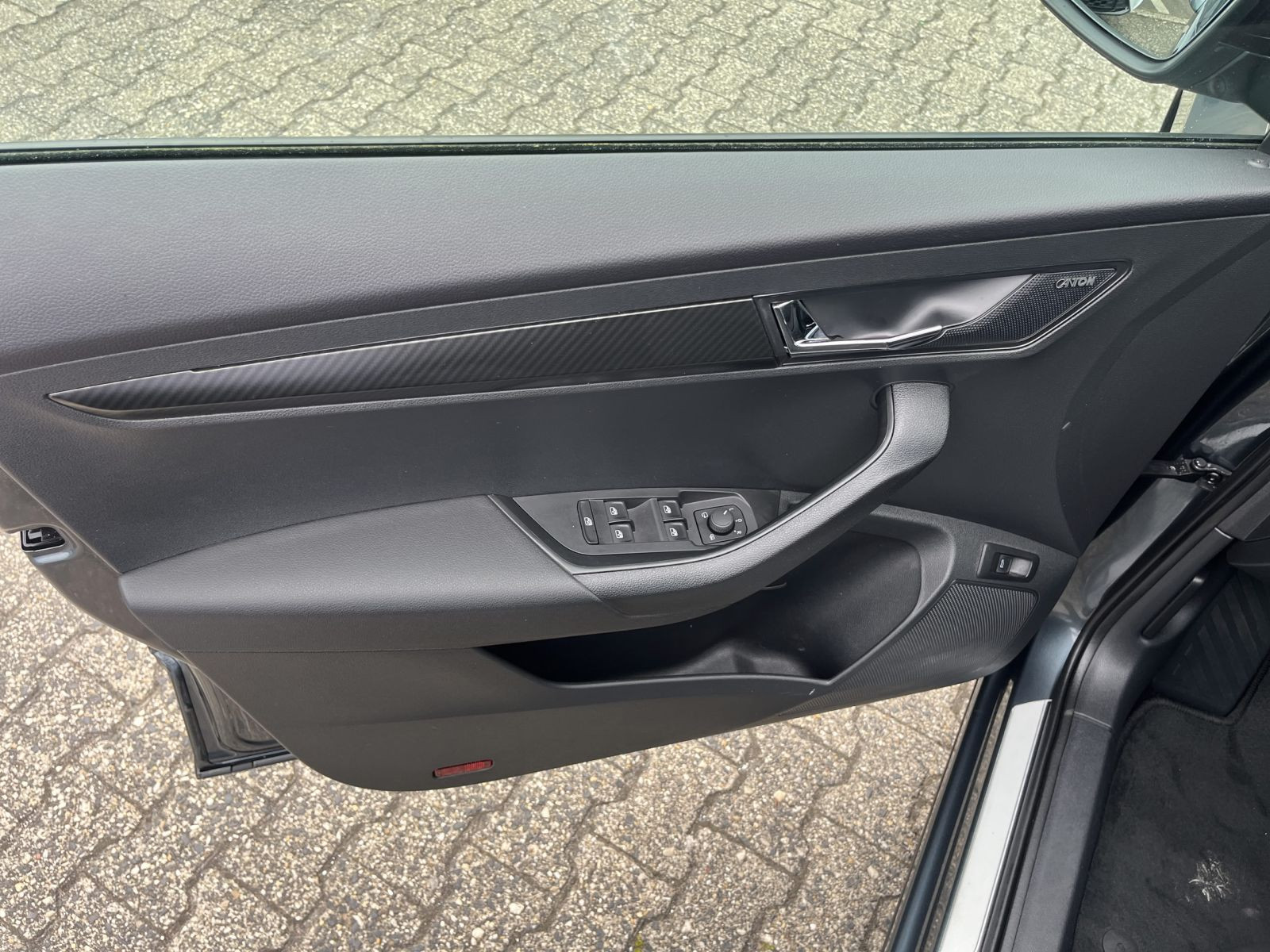 Skoda Karoq Sportline 1.5TSI DSG Navi LED Panorama ACC AHK