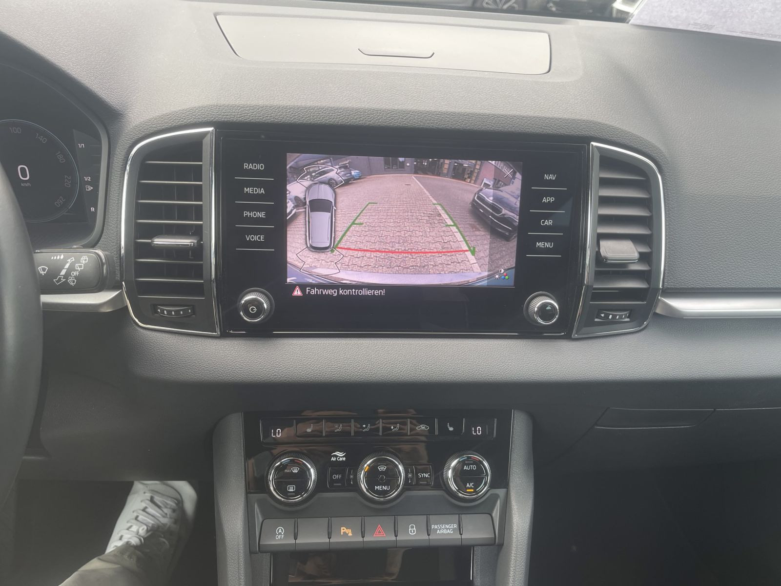 Skoda Karoq Ambition 1.5TSI DSG Navi LED ACC EPH AHK