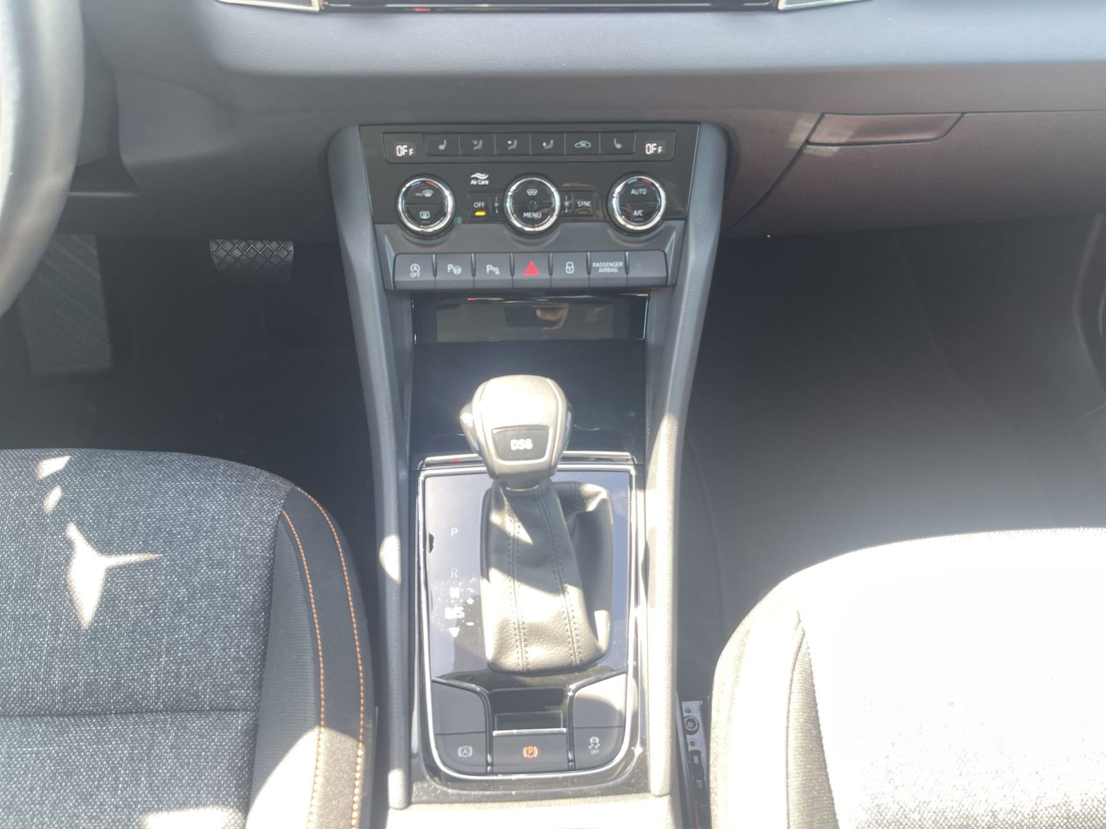 Skoda Karoq Clever 1.5 TSI DSG Navi LED ACC EPH DAB AHK