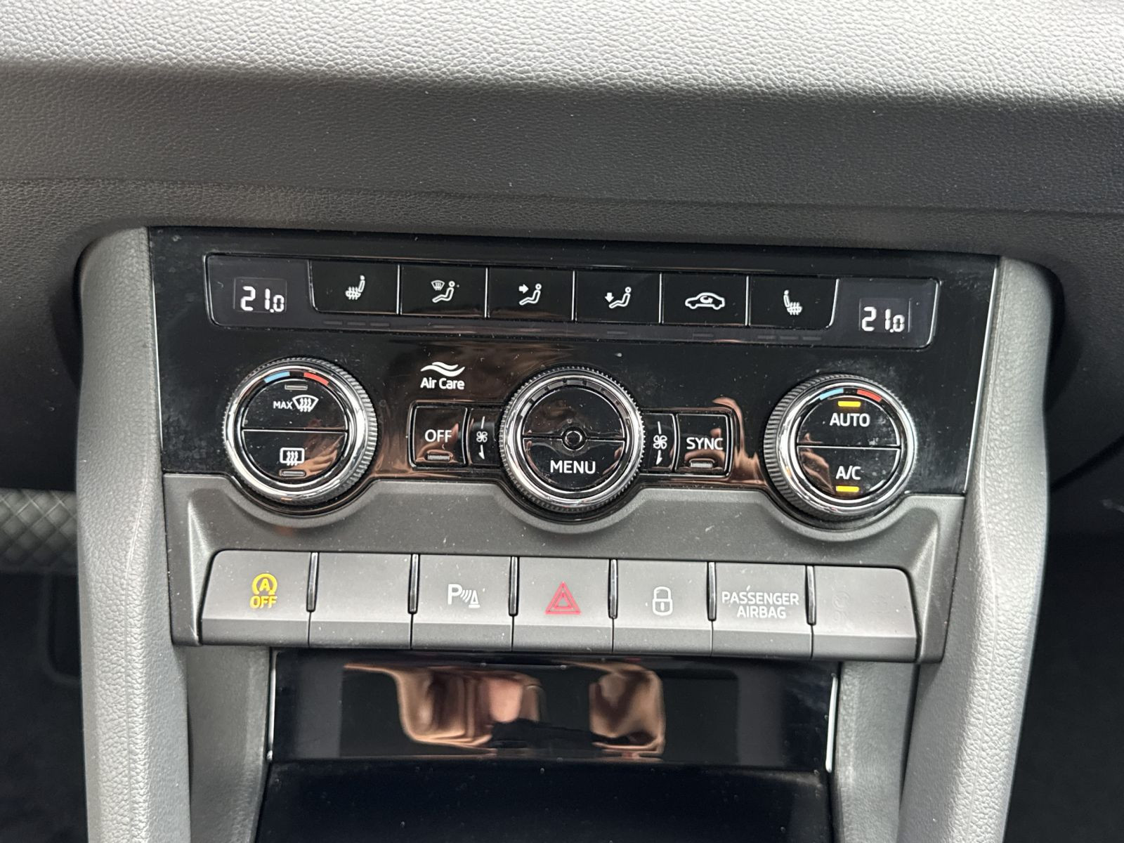Skoda Karoq Ambition 2.0TDI DSG Navi LED ACC EPH AHK