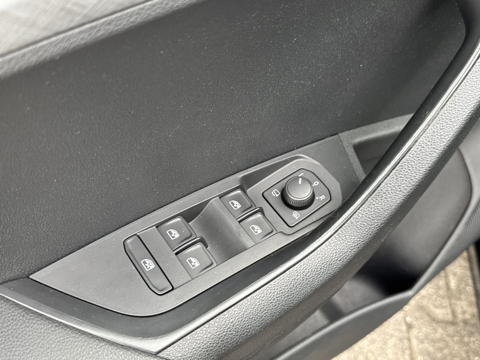 Skoda Karoq Ambition 2.0TDI DSG Navi LED ACC EPH AHK