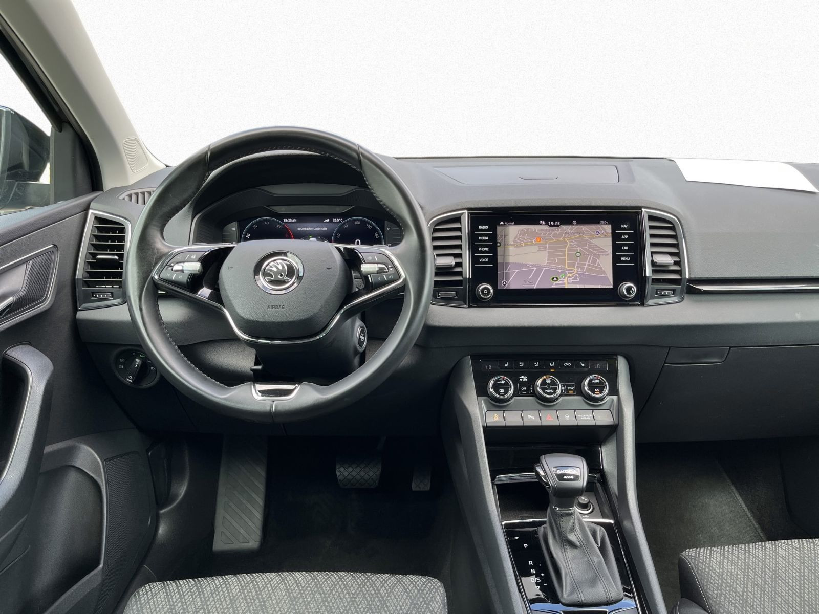 Skoda Karoq Style 2.0TDI 4x4 DSG Navi LED GRA EPH AHK