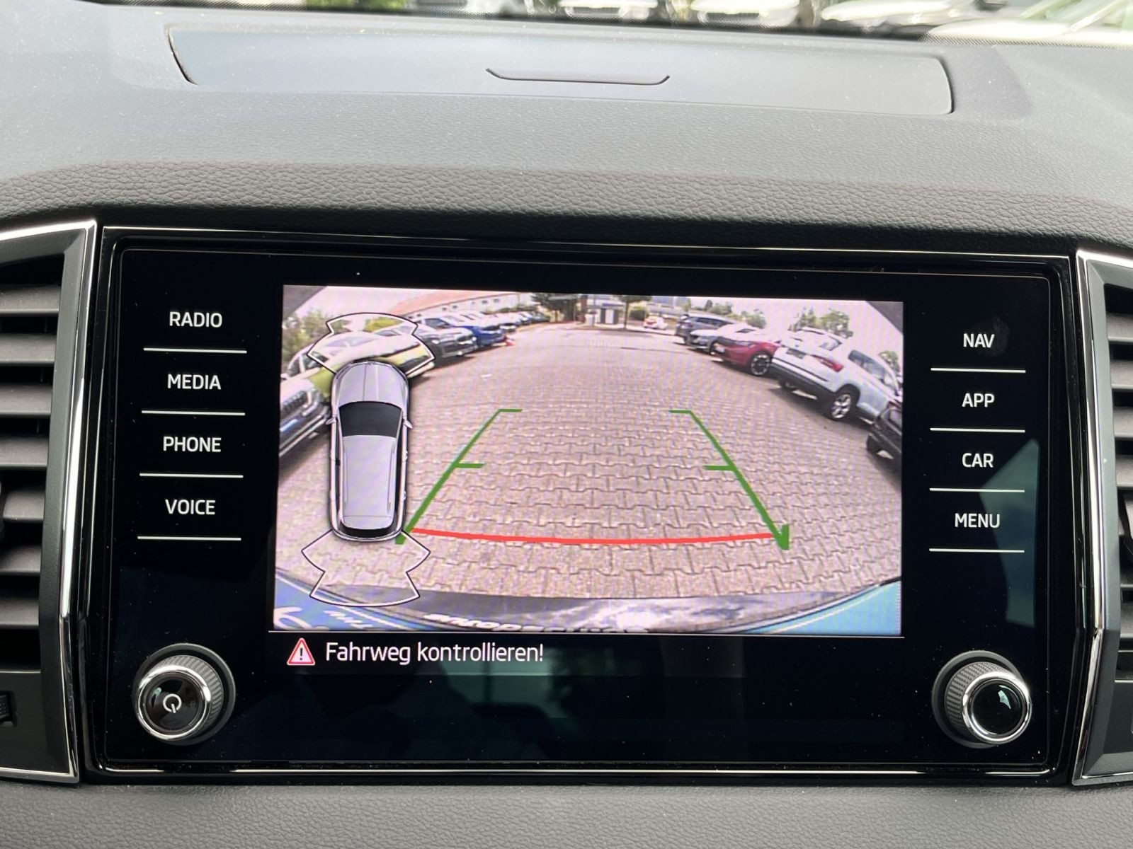 Skoda Karoq Style 2.0TDI 4x4 DSG Navi LED GRA EPH AHK