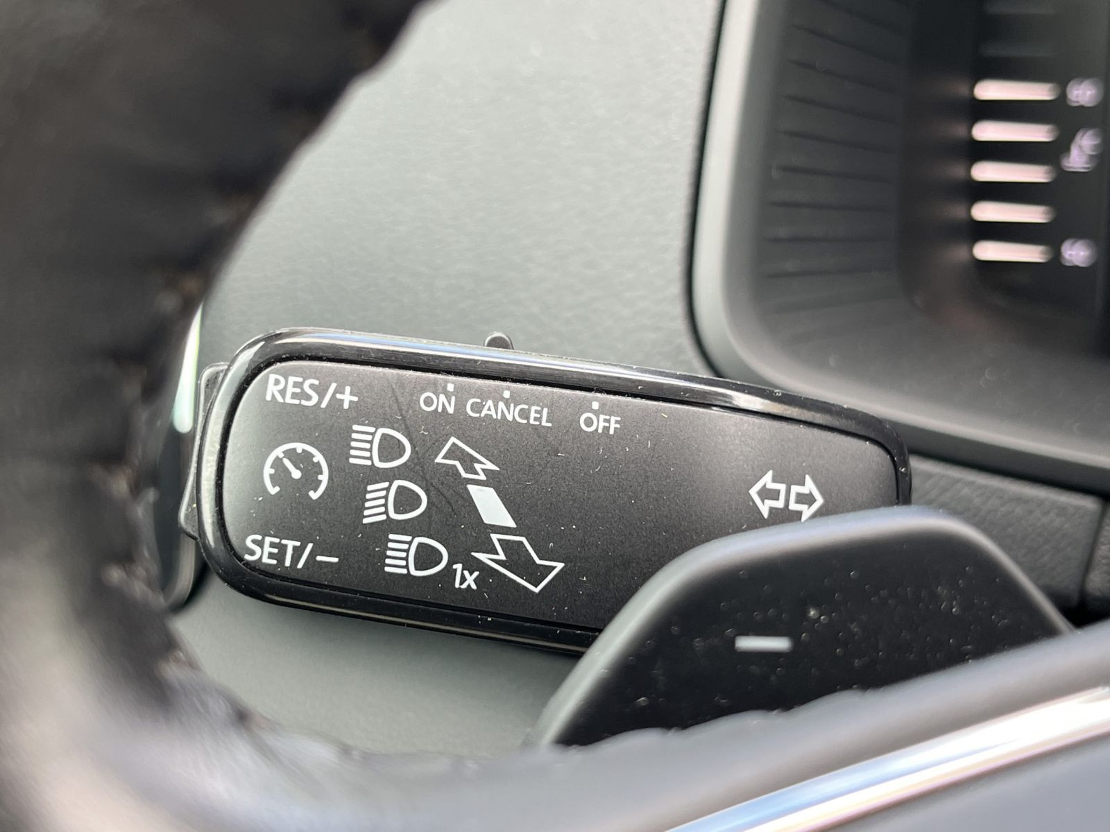 Skoda Karoq Style 2.0TDI 4x4 DSG Navi LED GRA EPH AHK