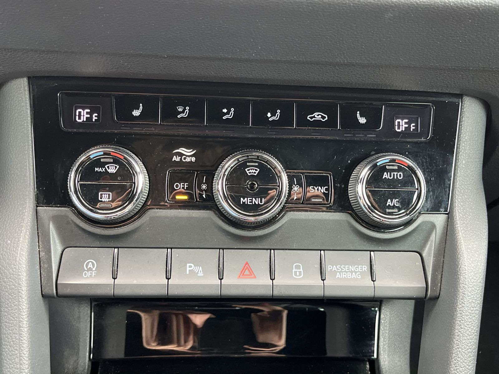 Skoda Karoq Sportline 2.0TSI 4x4 DSG Navi LED ACC EPH AHK
