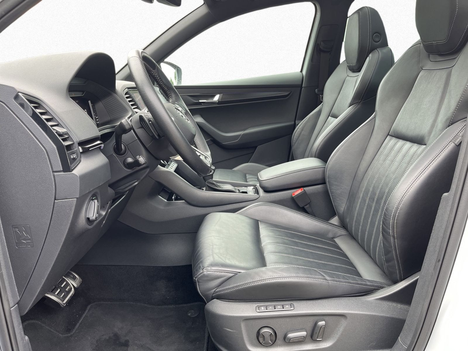 Skoda Karoq Sportline 2.0TSI 4x4 DSG Navi LED Panorama ACC AHK