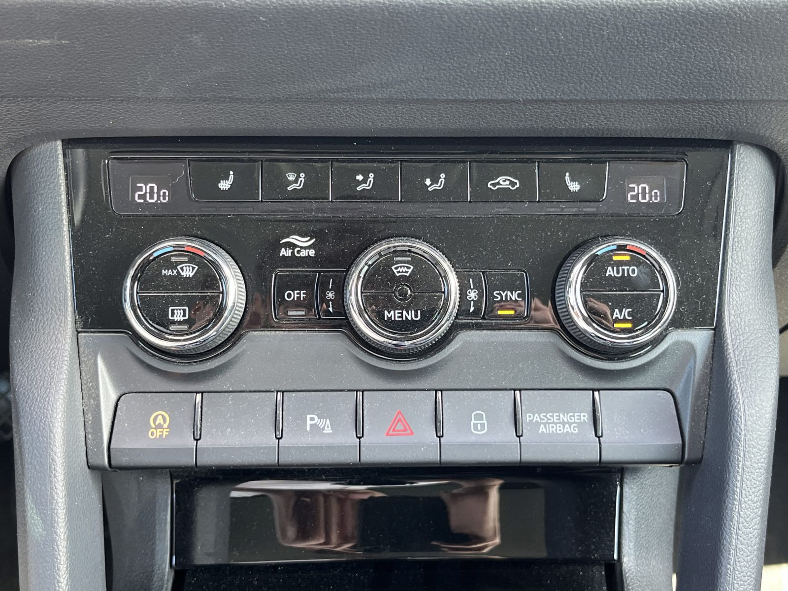 Skoda Karoq Clever 1.5TSI DSG Navi LED ACC EPH DAB AHK
