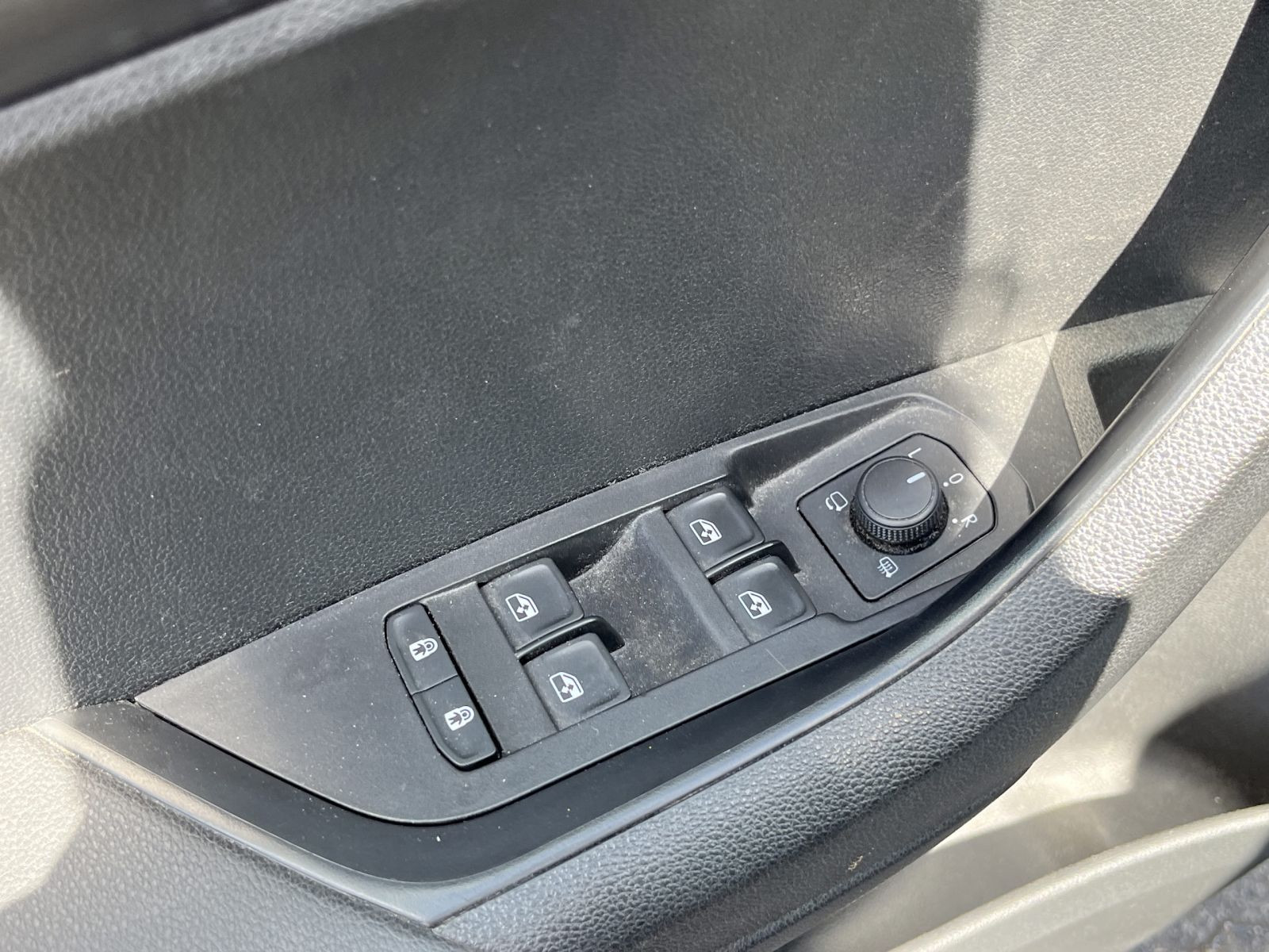 Skoda Karoq Clever 1.5TSI DSG Navi LED ACC EPH DAB AHK