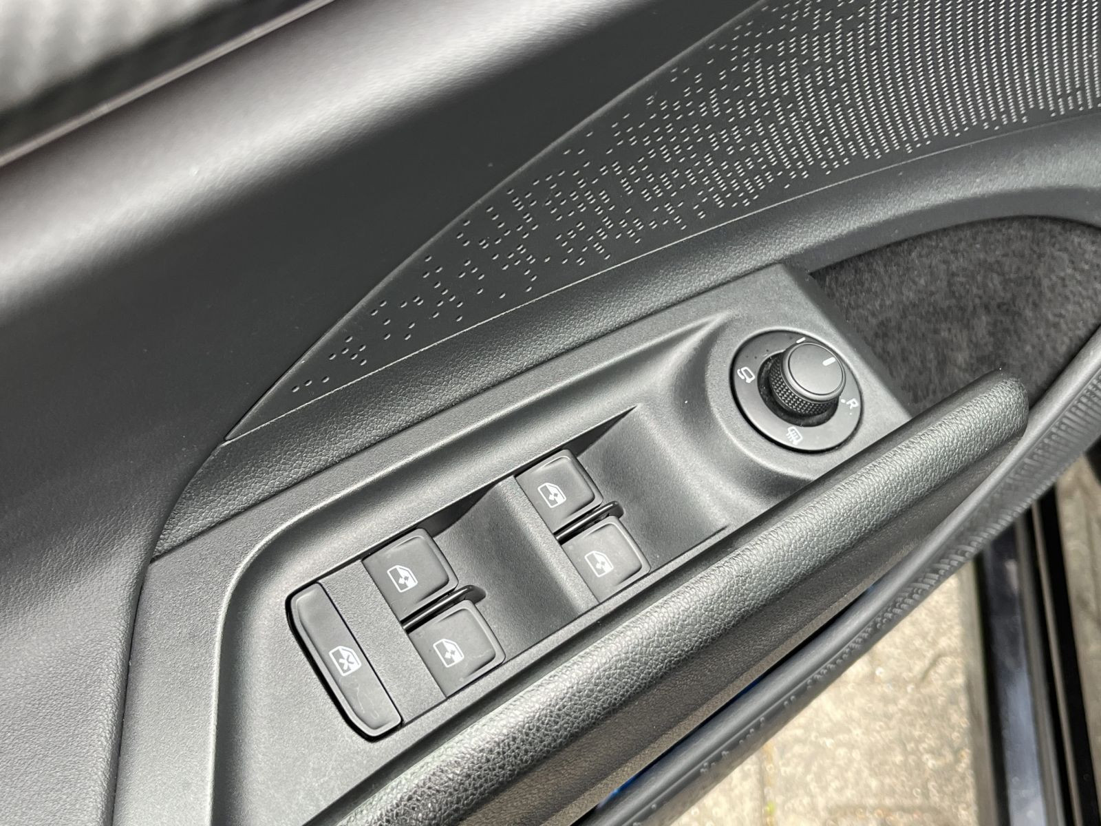 Skoda Enyaq 60 Sportline Navi LED Standklima HuD ACC EPH