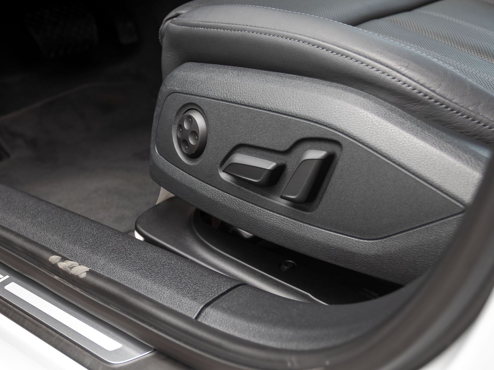 Audi A4 allroad 40TDI Stronic Navi B&O Panorama AHK
