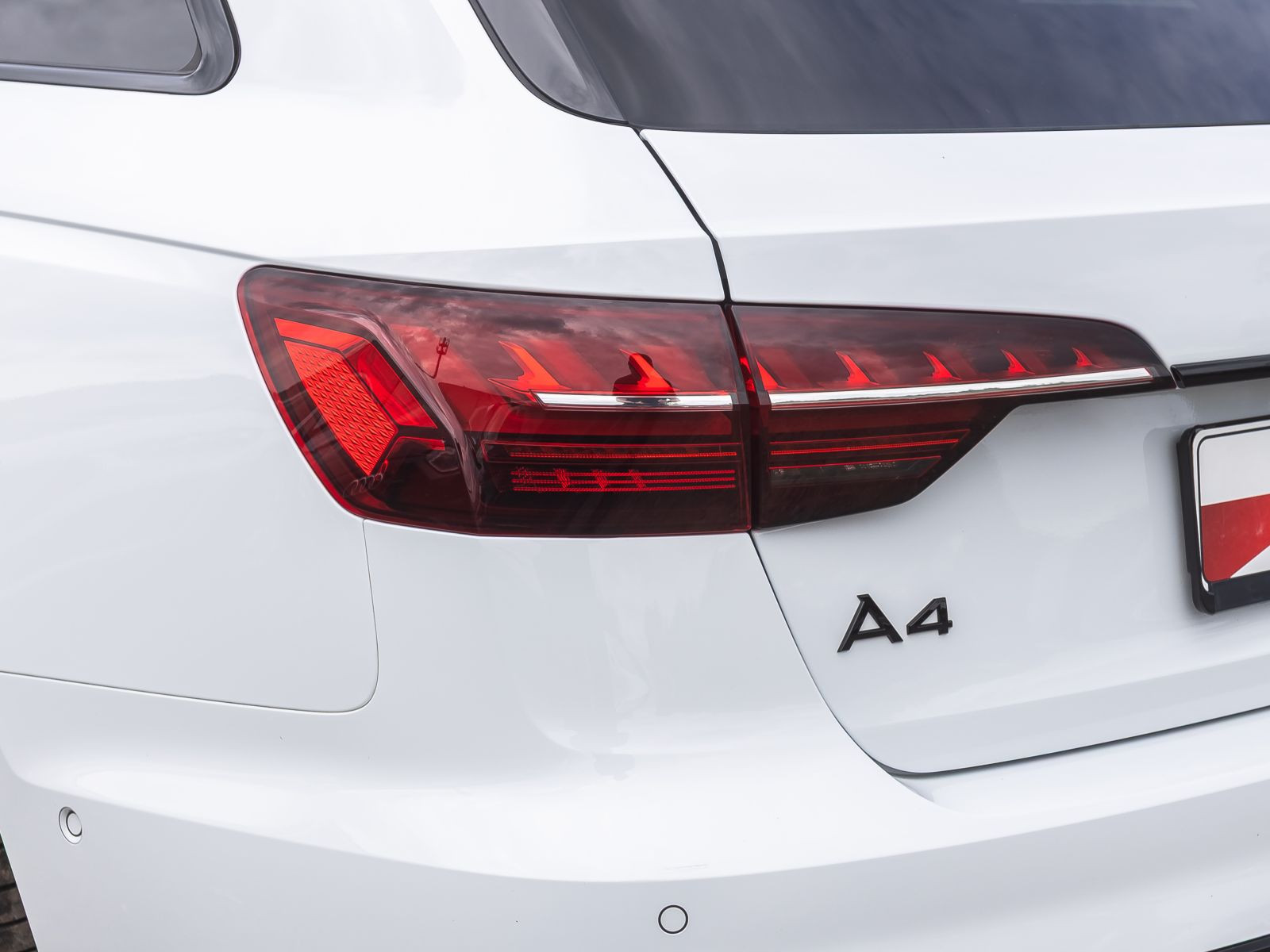 Audi A4 Avant S line 45TFSI qu Stronic Navi Matrix ACC AHK