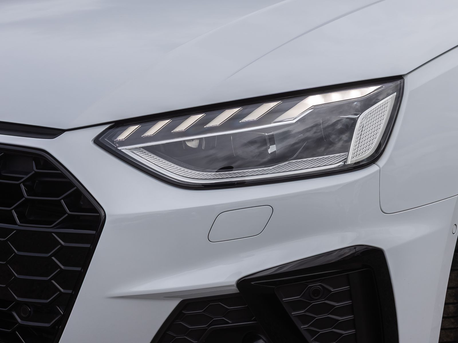 Audi A4 Avant S line 45TFSI qu Stronic Navi Matrix ACC AHK