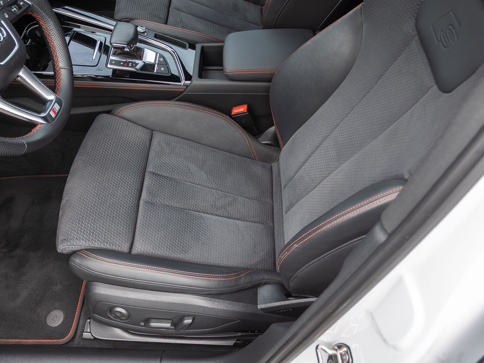 Audi A4 Avant S line 45TFSI qu Stronic Navi Matrix ACC AHK