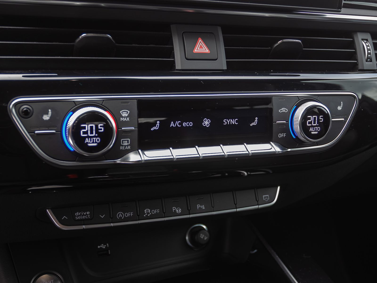 Audi A4 Avant S line 45TFSI qu Stronic Navi Matrix ACC AHK