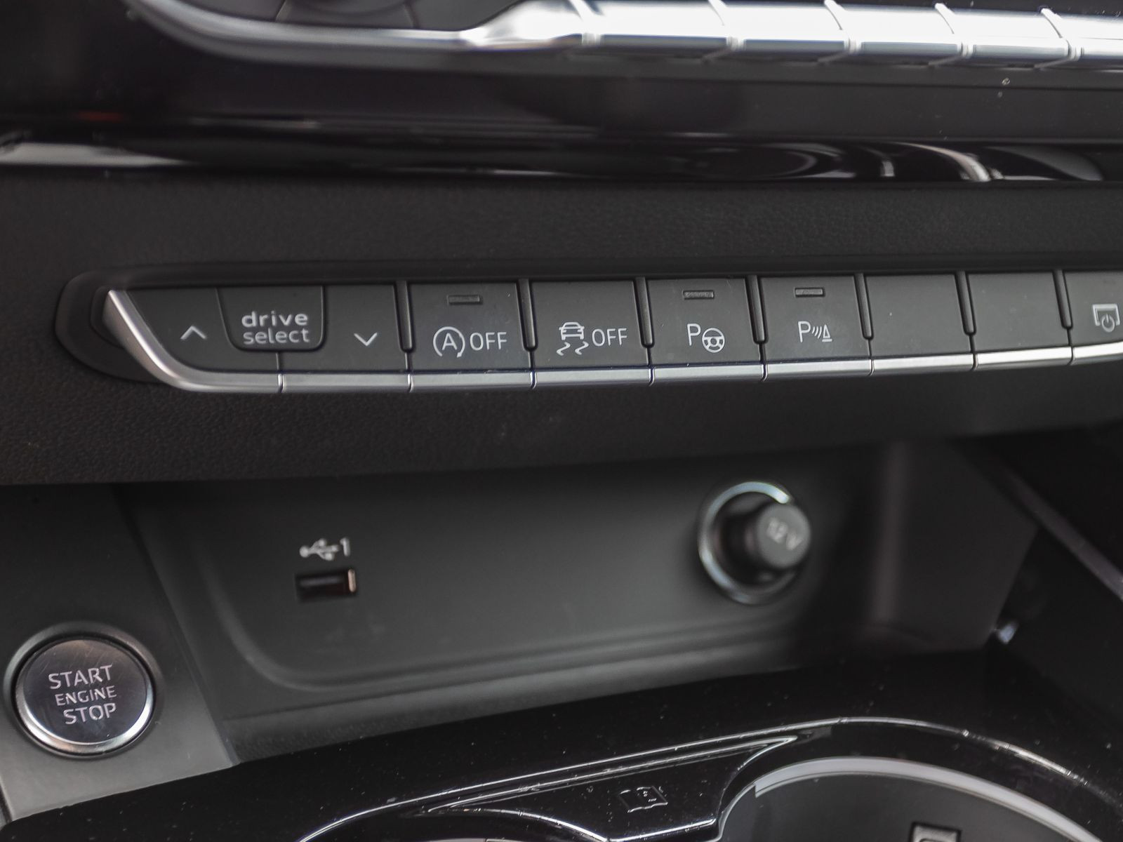 Audi A4 Avant S line 45TFSI qu Stronic Navi Matrix ACC AHK