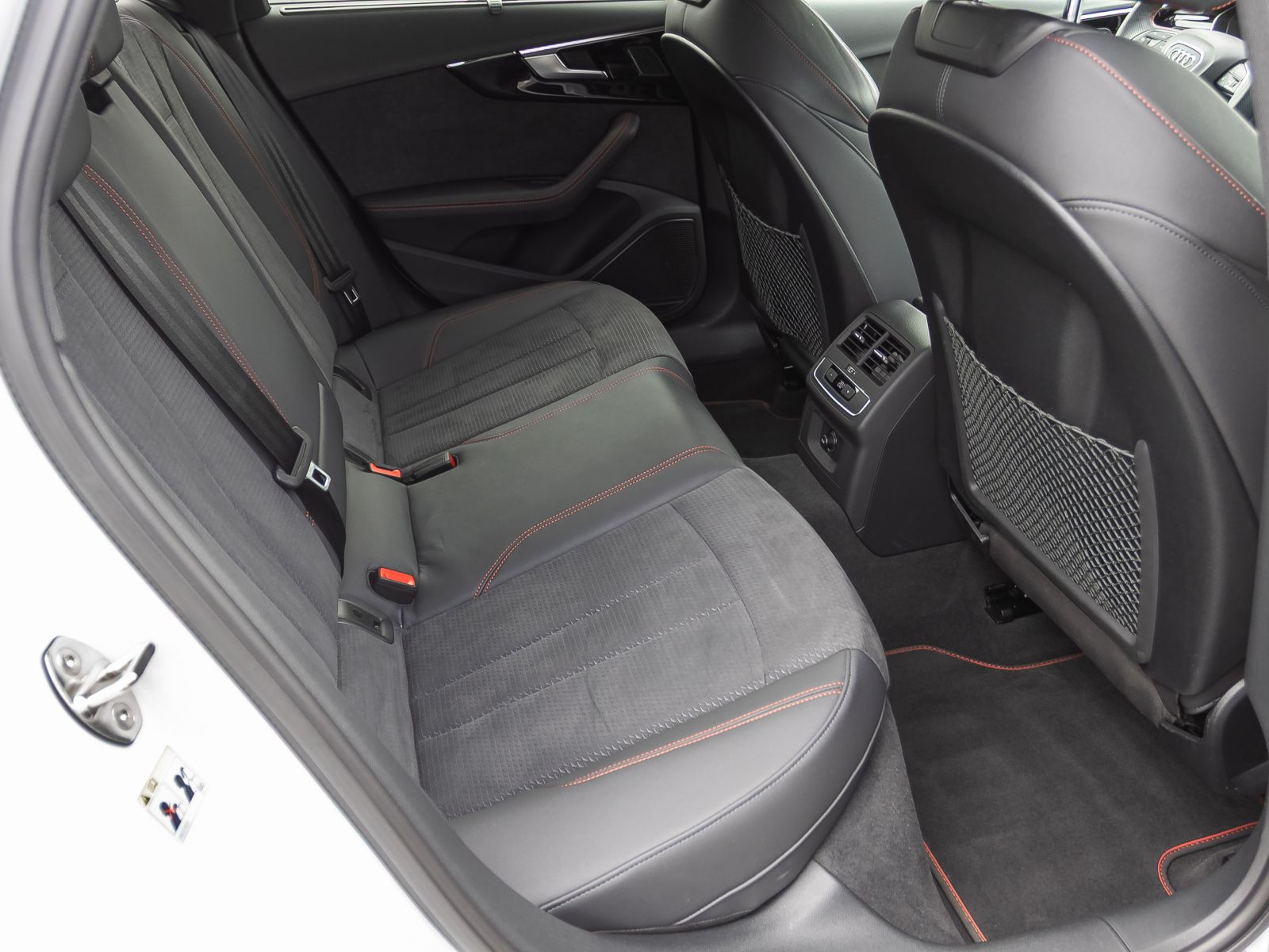 Audi A4 Avant S line 45TFSI qu Stronic Navi Matrix ACC AHK