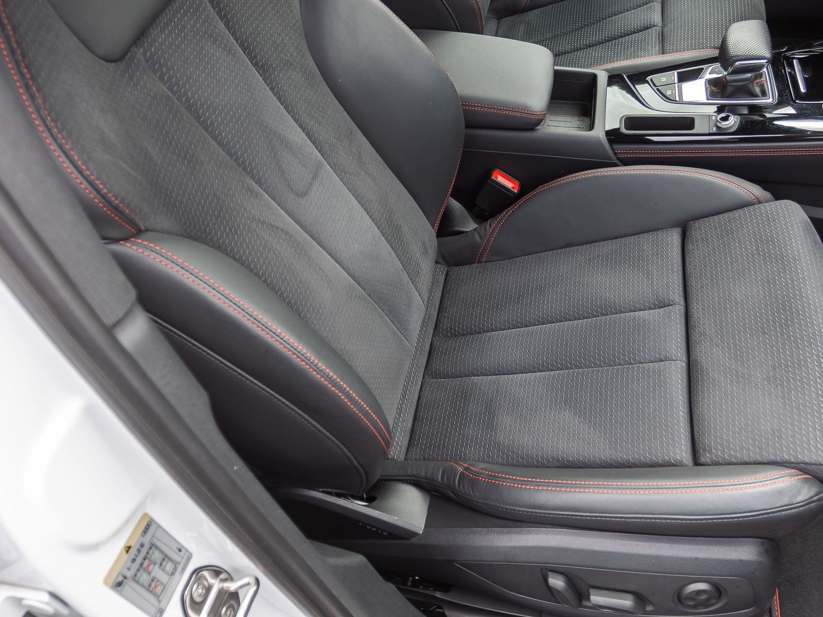 Audi A4 Avant S line 45TFSI qu Stronic Navi Matrix ACC AHK