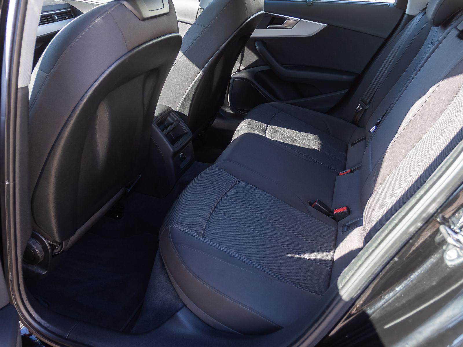 Audi A4 Avant 35TDI Stronic Navi Sitzhzg EPH