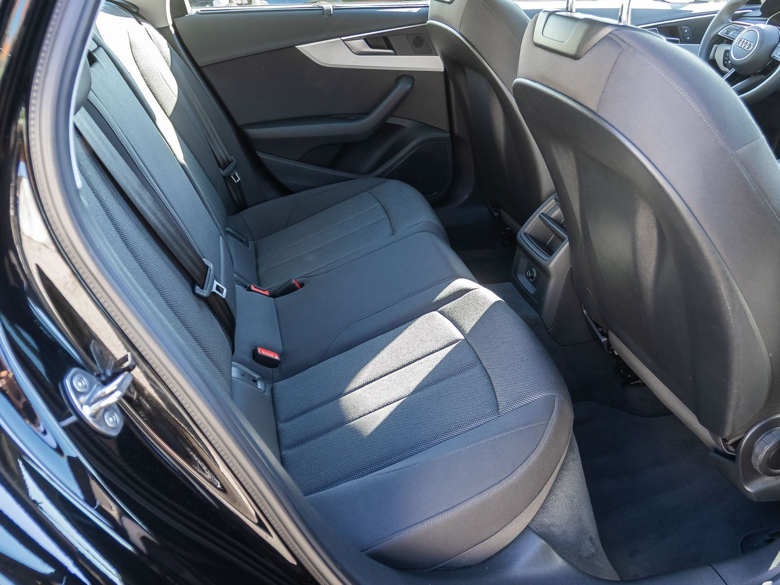Audi A4 Avant 35TDI Stronic Navi Sitzhzg EPH