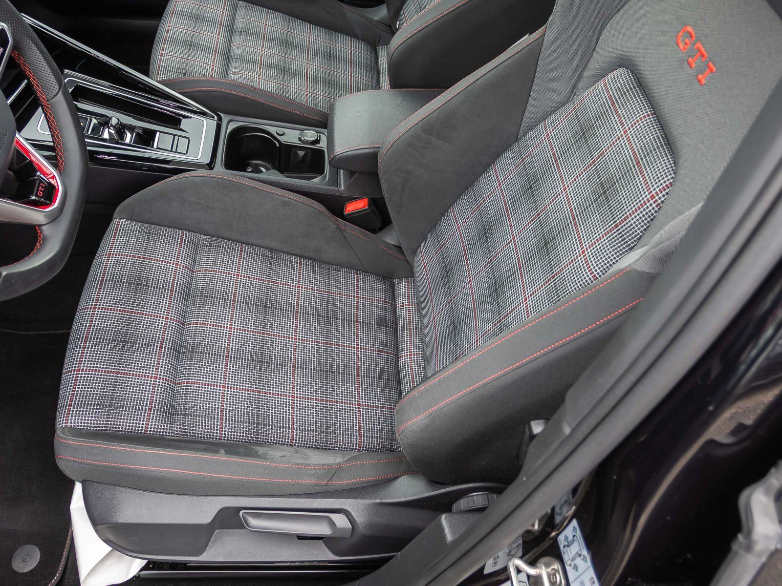 Volkswagen Golf VIII GTI 2.0 TSI DSG Navi LED-Matrix ACC