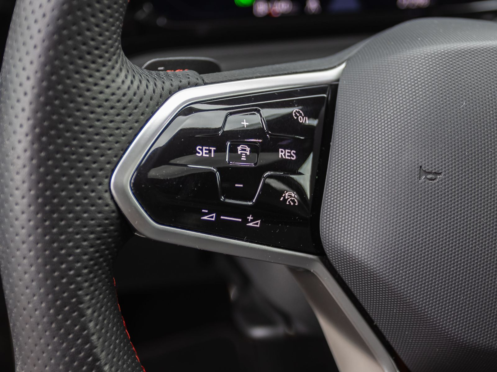 Volkswagen Golf VIII GTI 2.0 TSI DSG Navi LED-Matrix ACC