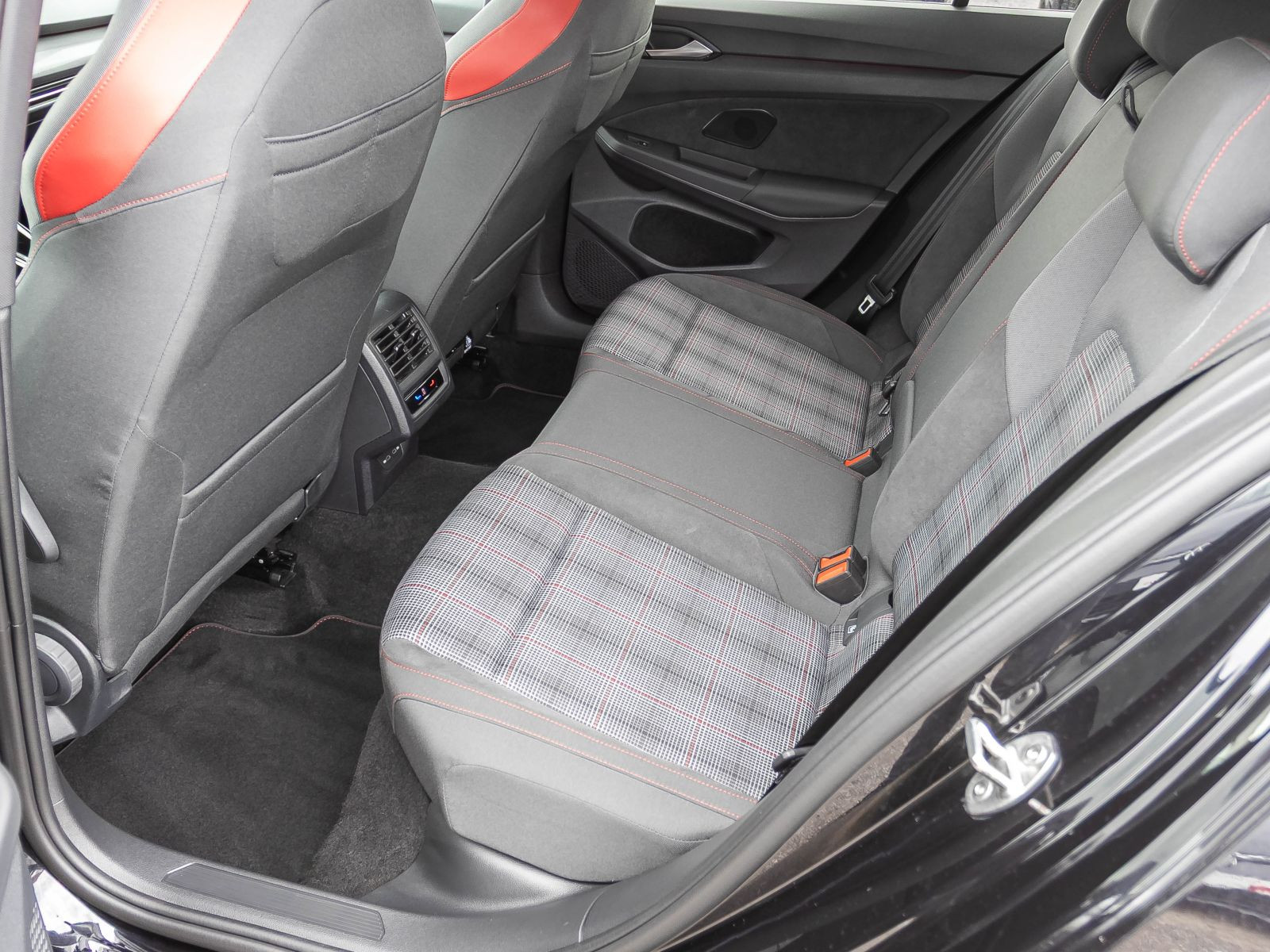 Volkswagen Golf VIII GTI 2.0 TSI DSG Navi LED-Matrix ACC