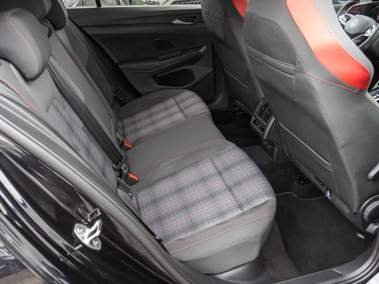 Volkswagen Golf VIII GTI 2.0 TSI DSG Navi LED-Matrix ACC