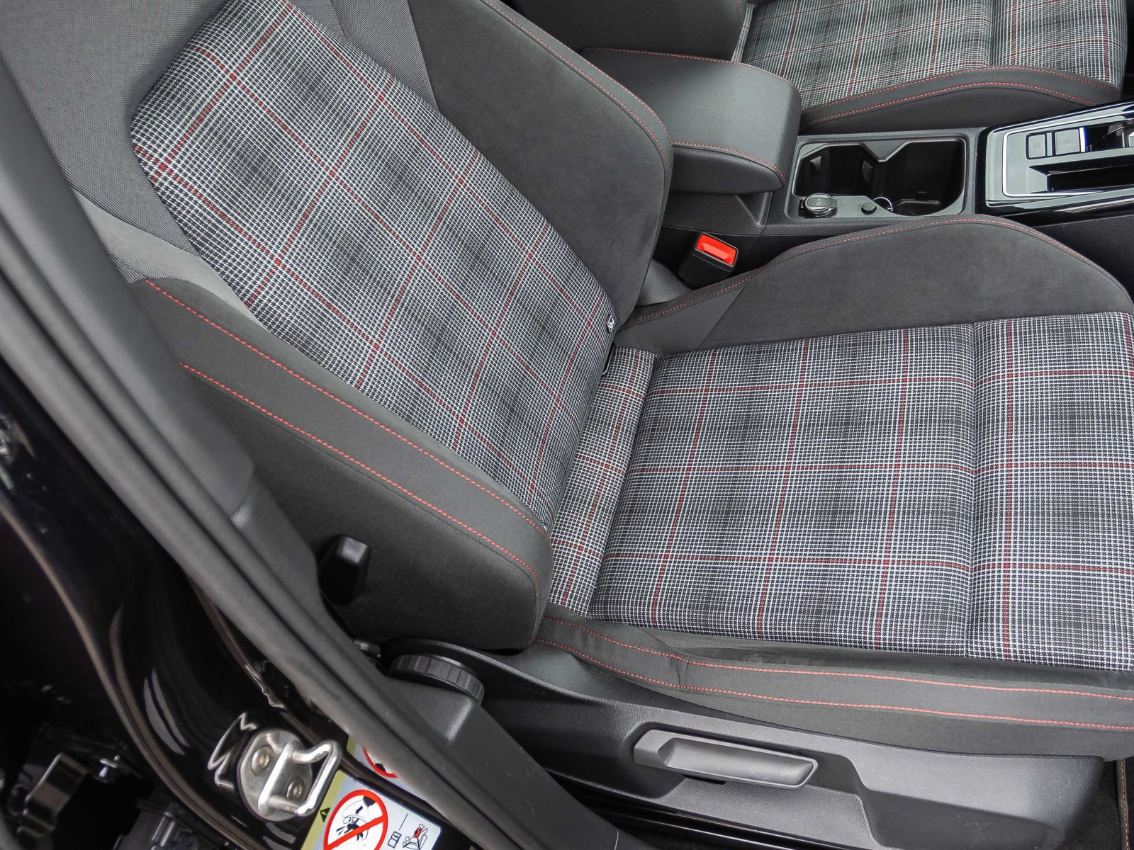 Volkswagen Golf VIII GTI 2.0 TSI DSG Navi LED-Matrix ACC