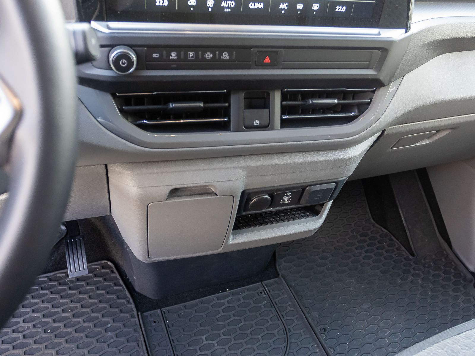 Volkswagen Caravelle LR Life 2.0TDI 4M Automatik Navi LED Standhzg ACC AHK