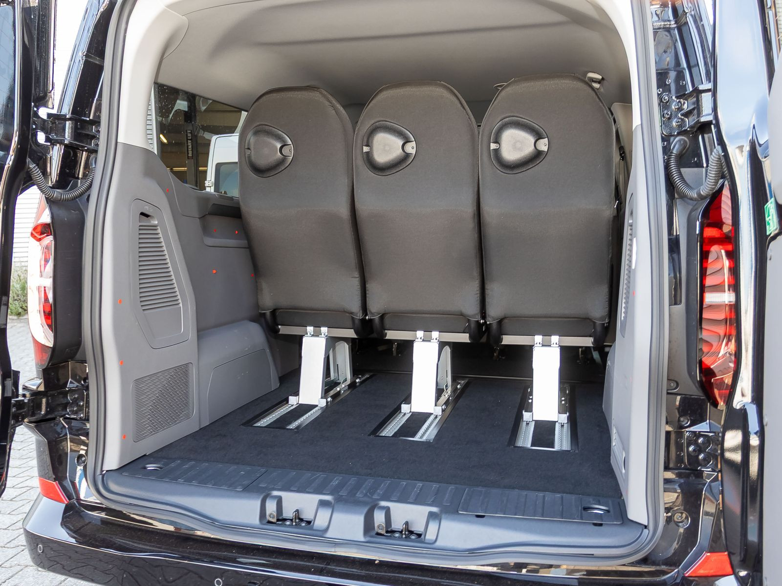 Volkswagen Caravelle LR Life 2.0TDI 4M Automatik Navi LED Standhzg ACC AHK