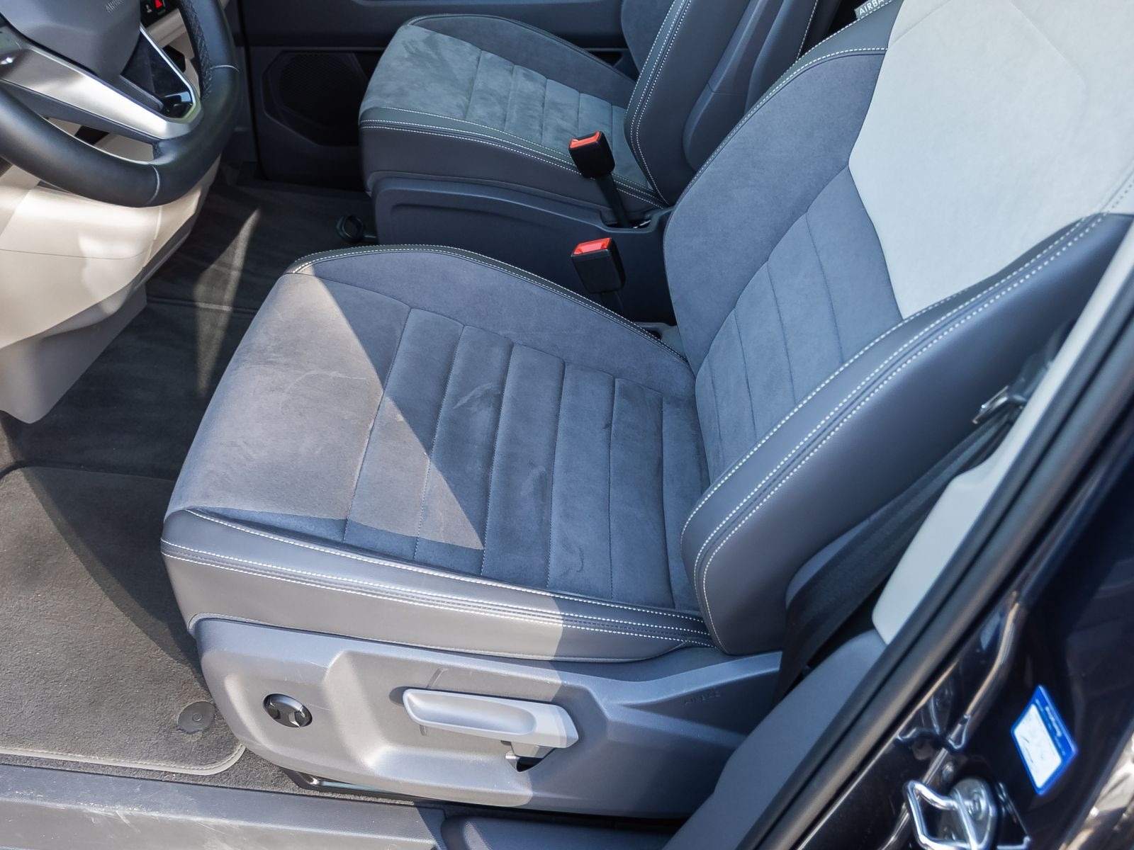 Volkswagen Multivan Style 2.0 TDI DSG Navi AHK Standheizung