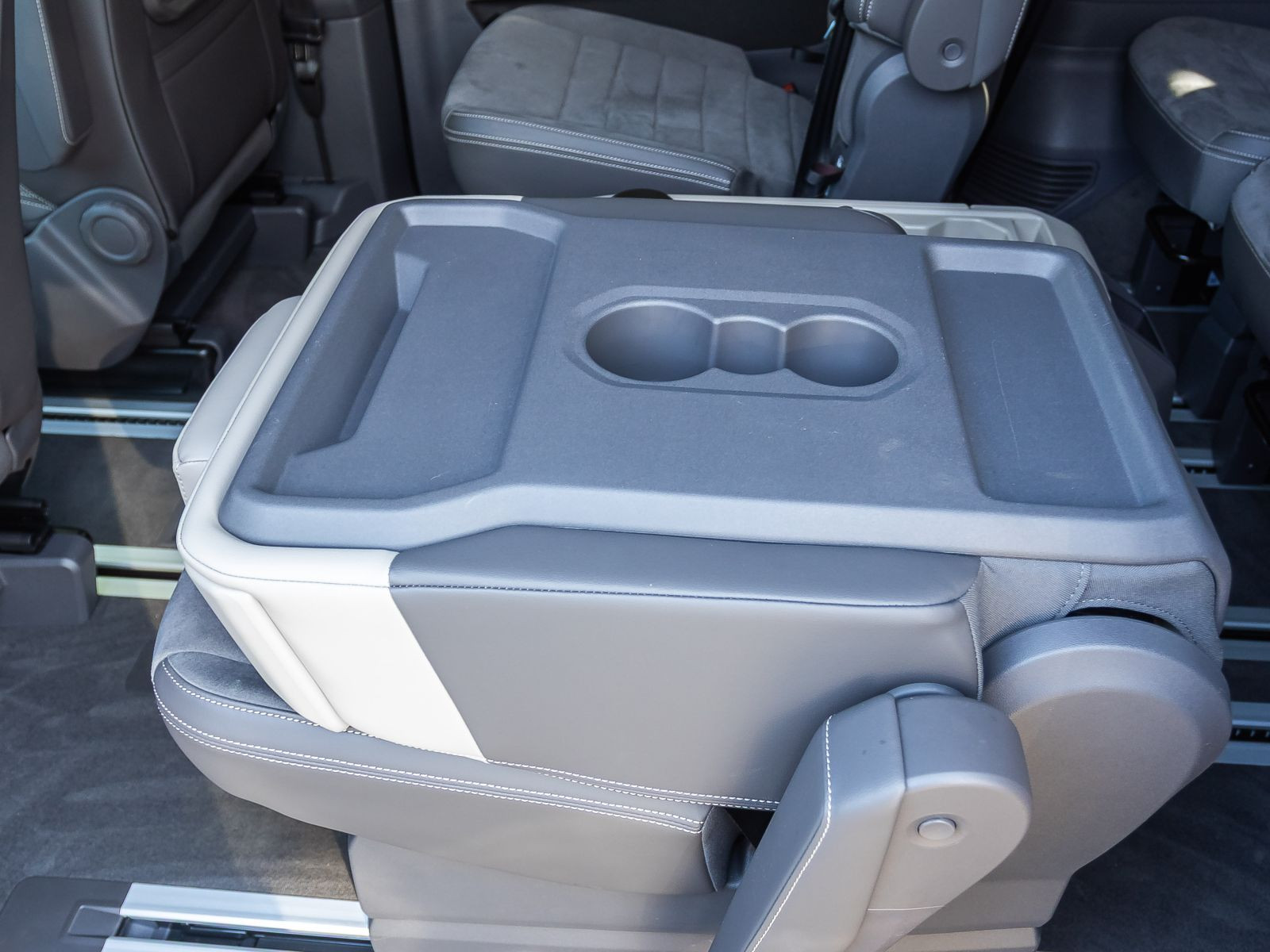 Volkswagen Multivan Style 2.0 TDI DSG Navi AHK Standheizung
