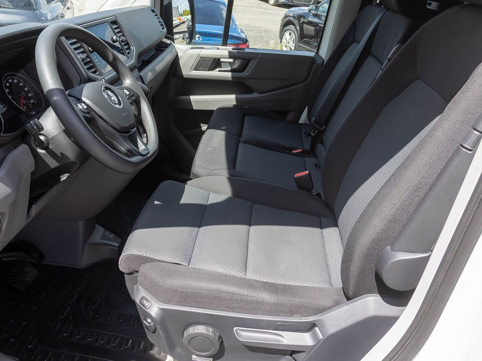 Volkswagen Crafter Kasten MR 2.0TDI Automatik LED Standhzg ACC EPH