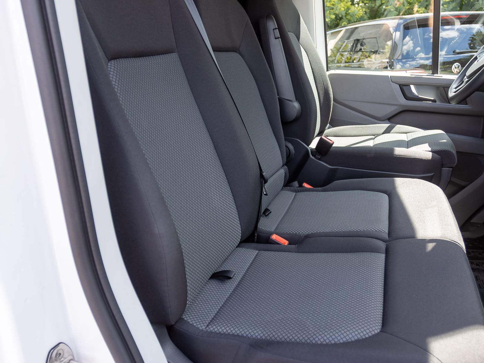 Volkswagen Crafter Kasten MR 2.0TDI Automatik LED Standhzg ACC EPH