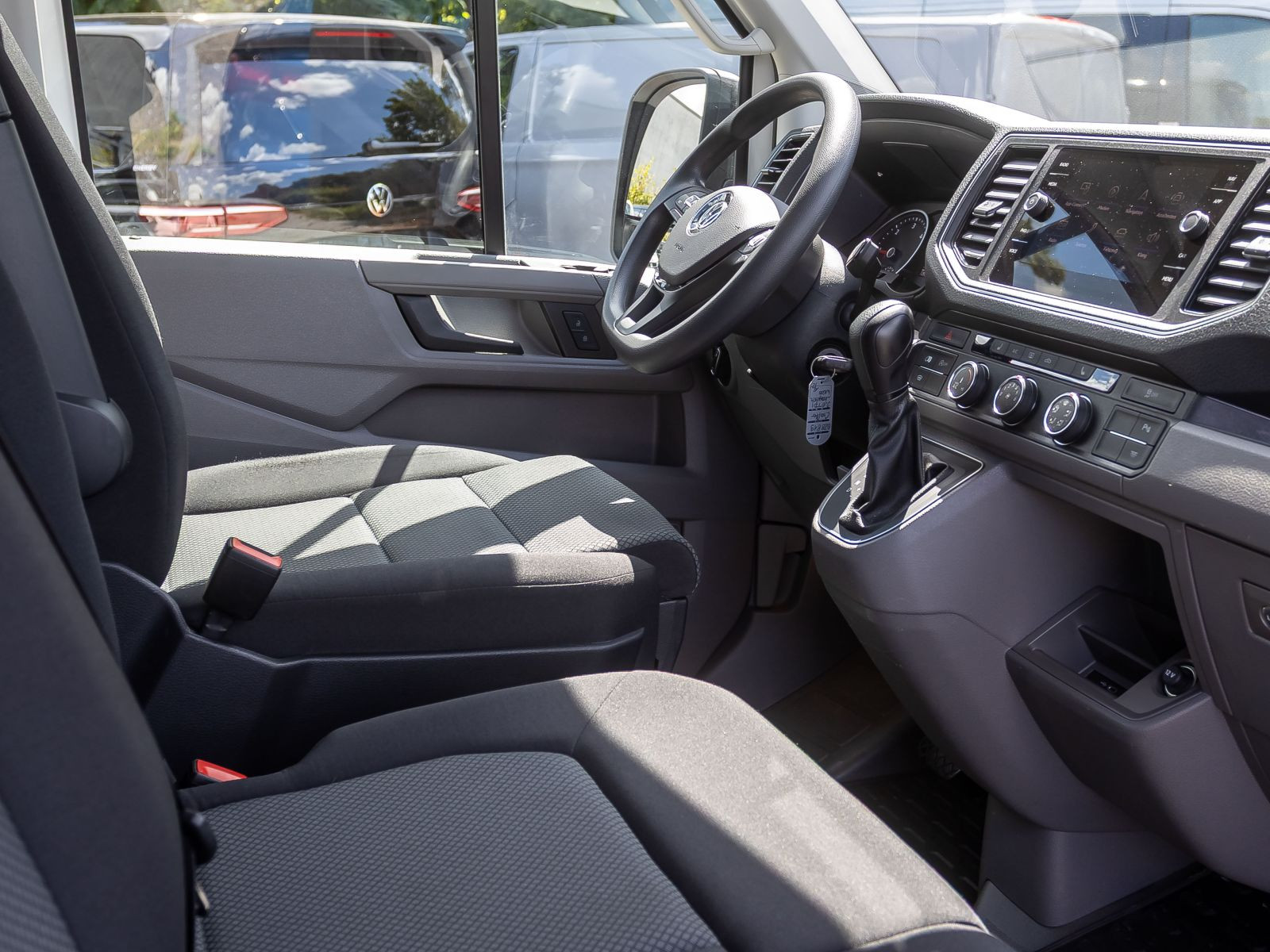 Volkswagen Crafter Kasten MR 2.0TDI Automatik LED Standhzg ACC EPH