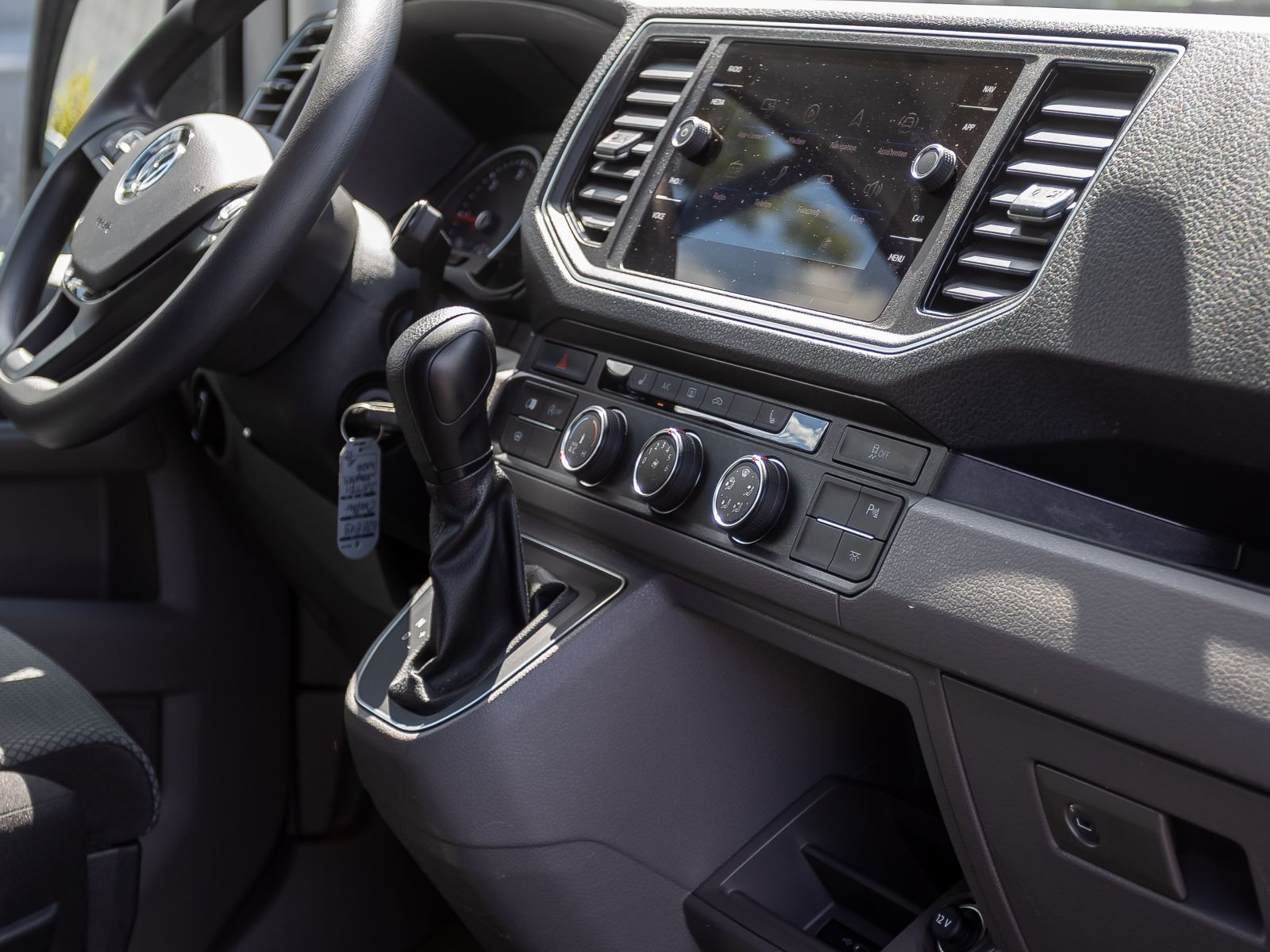 Volkswagen Crafter Kasten MR 2.0TDI Automatik LED Standhzg ACC EPH