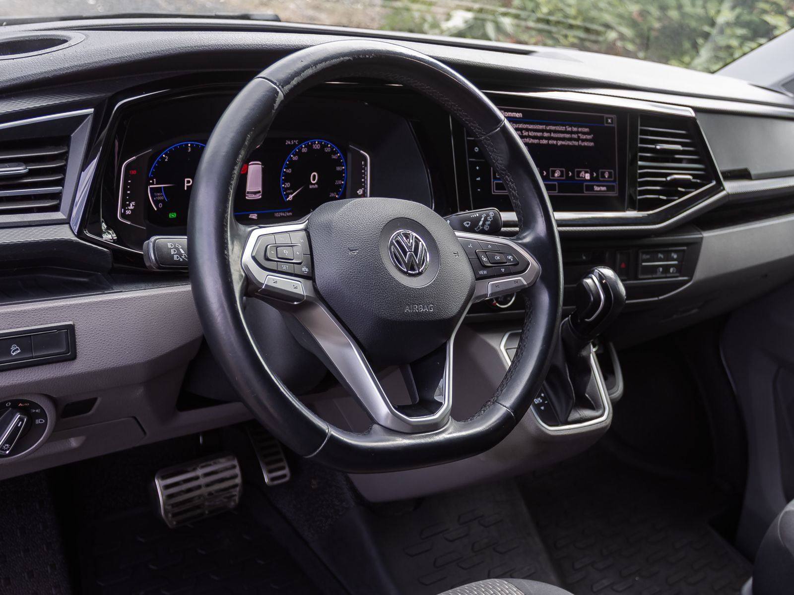 Volkswagen T6.1 Kombi LR 2.0TDI 4M DSG Navi LED Standheizung AHK