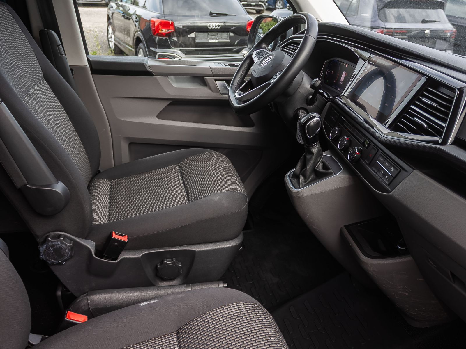 Volkswagen T6.1 Kombi LR 2.0TDI 4M DSG Navi LED Standheizung AHK