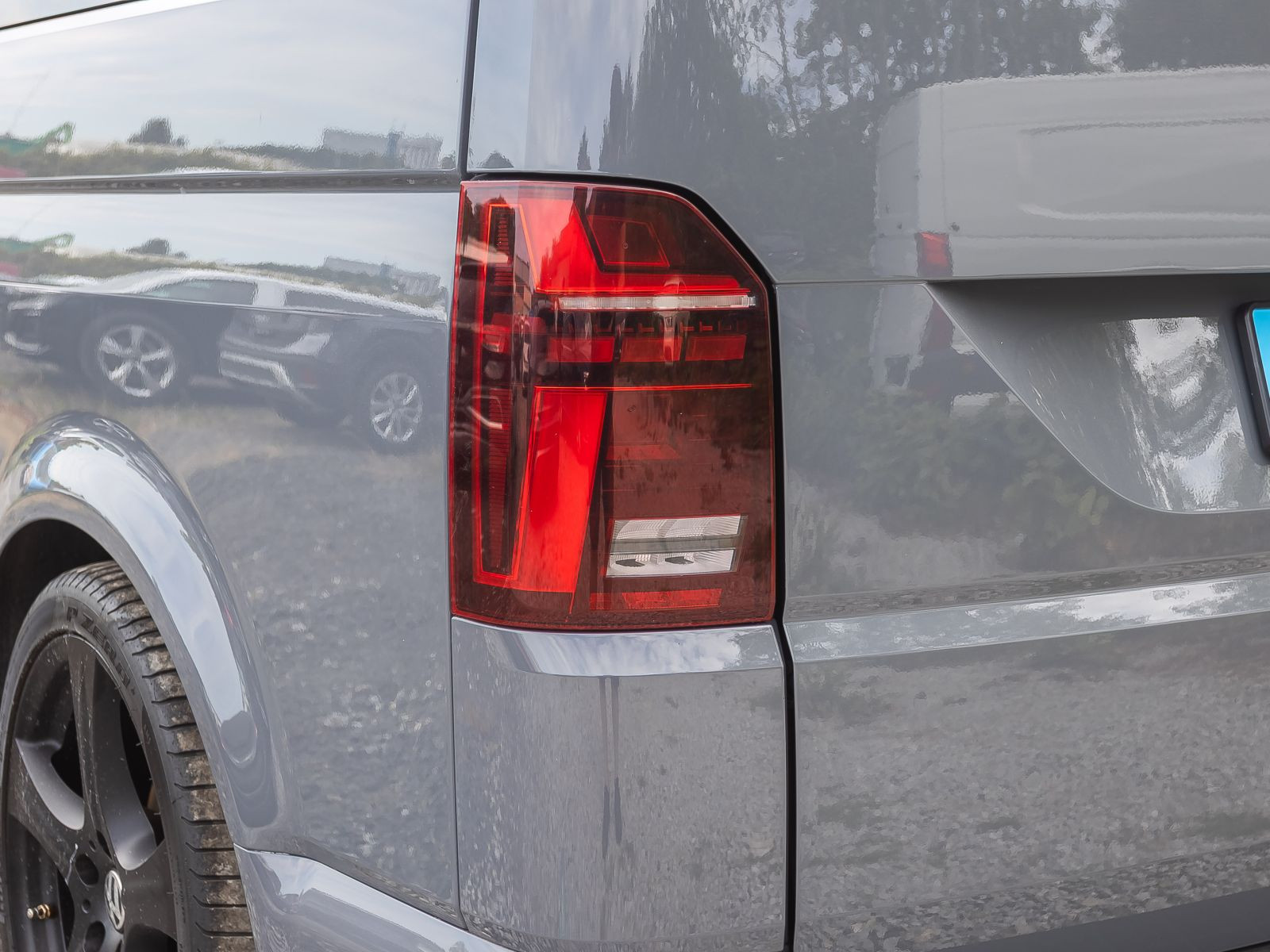 Volkswagen T6.1 Kombi LR 2.0TDI 4M DSG Navi LED Standheizung AHK