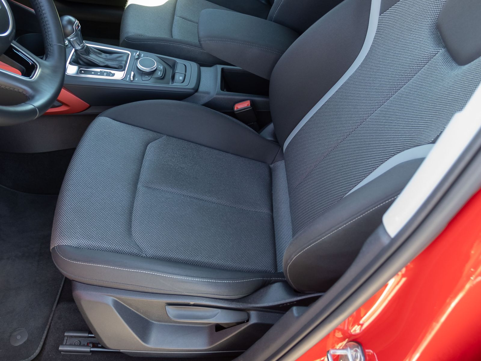 Audi Q2 Sport 1.4 TFSI Stronic AHK Sitzheizung EPH