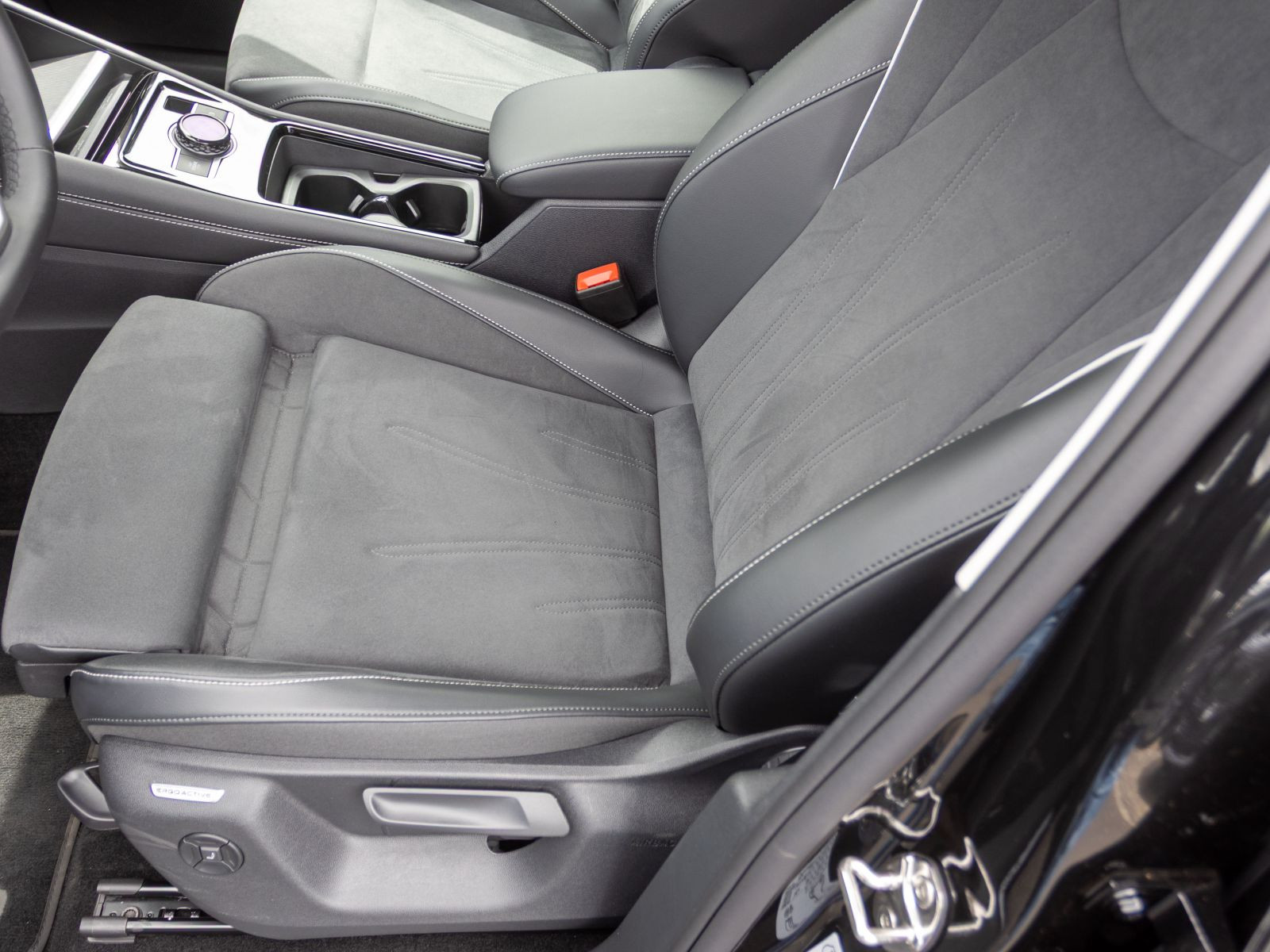Volkswagen Tayron 1.5 TSI DSG eHybrid Elegance, Navi, HD-LED-Matrix, DCC, Area View inkl. Rückfahrkamera