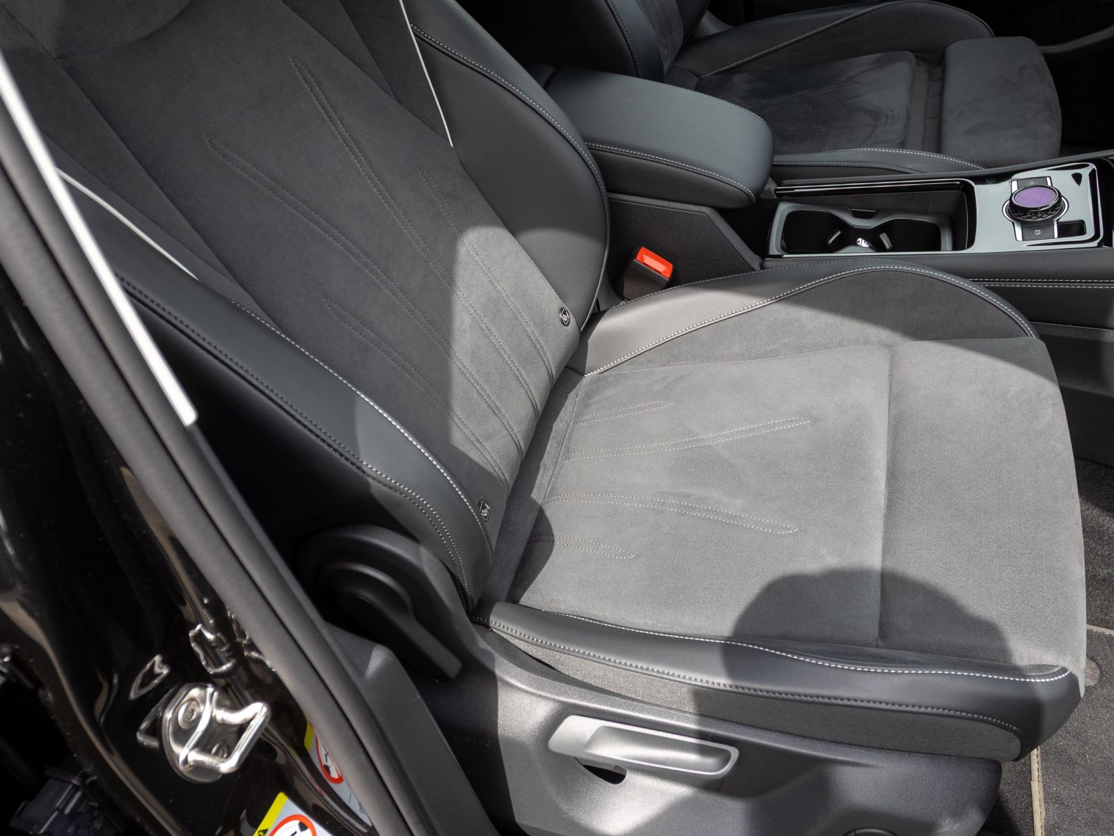 Volkswagen Tayron 1.5 TSI DSG eHybrid Elegance, Navi, HD-LED-Matrix, DCC, Area View inkl. Rückfahrkamera